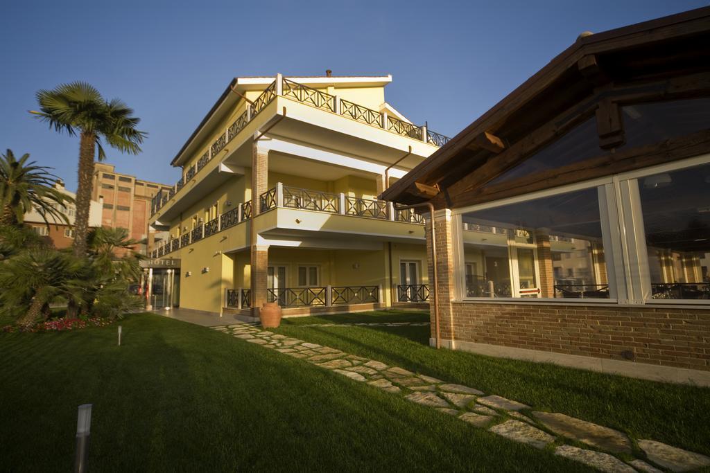 Hotel Villa Tirreno Tarquinia Exterior photo